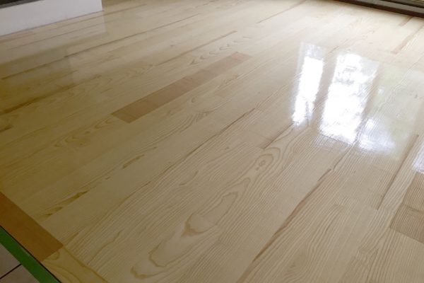 hickory2 hickory-floor-with-pale-finish